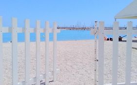 2 Pieces Idealement Placee Dans Le Centre Menton