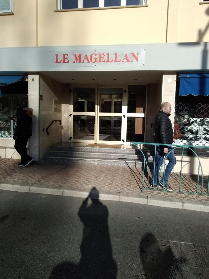 2 Pieces Idealement Placee Dans Le Centre Menton Extérieur photo