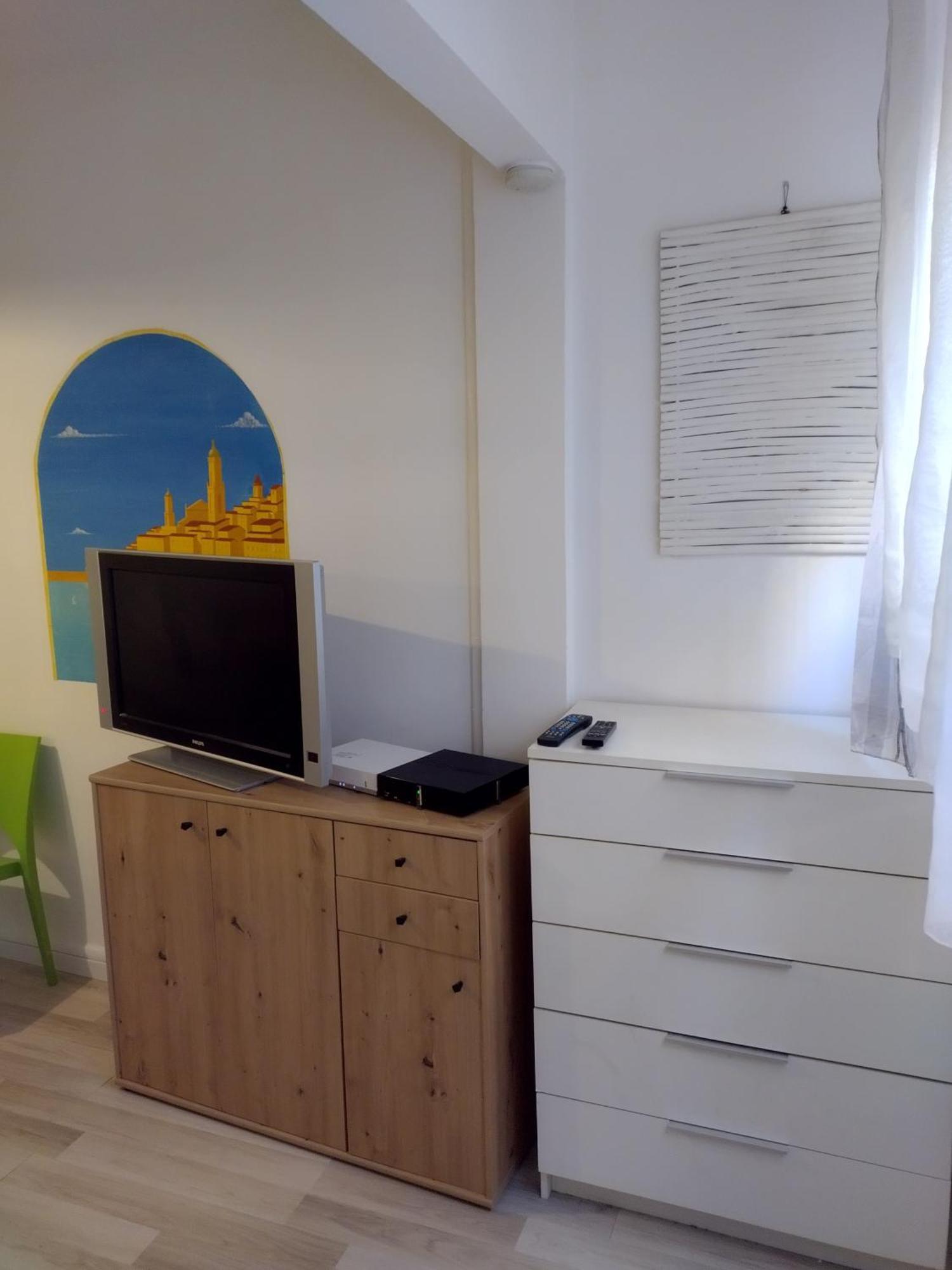 2 Pieces Idealement Placee Dans Le Centre Menton Extérieur photo
